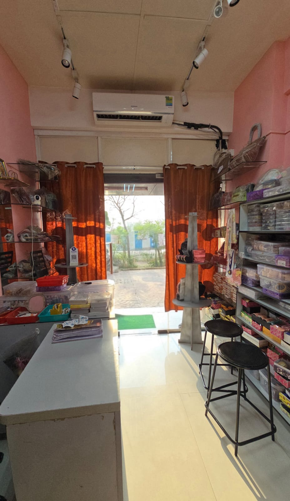  Running Jewellery & Cosmetics Business for Sale in Pune - URGENT slider image